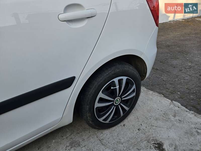 Хетчбек Skoda Fabia 2010 в Рівному