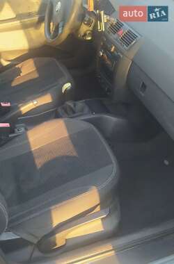 Хэтчбек Skoda Fabia 2001 в 
