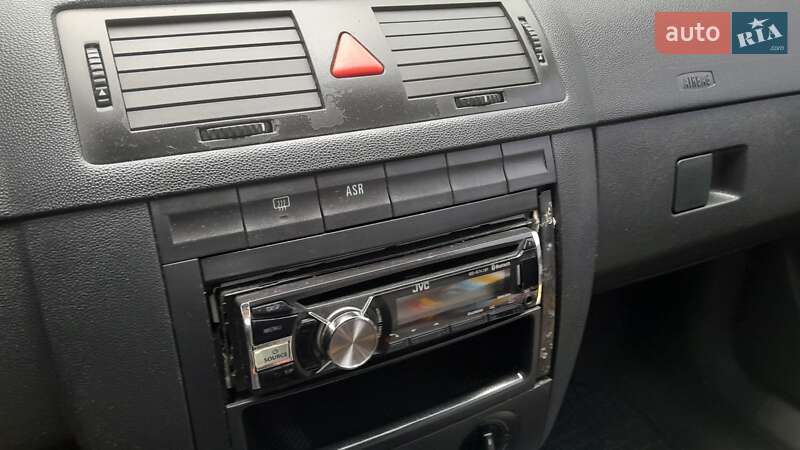 Седан Skoda Fabia 2002 в Рожнятові