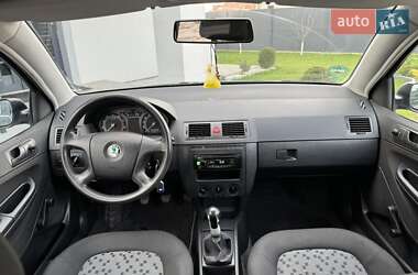 Хэтчбек Skoda Fabia 2005 в 