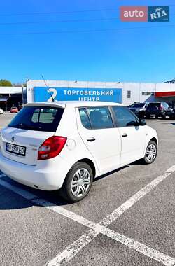 Хэтчбек Skoda Fabia 2012 в 