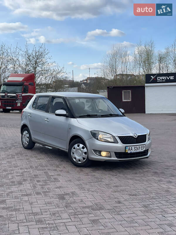 Хэтчбек Skoda Fabia 2014 в 