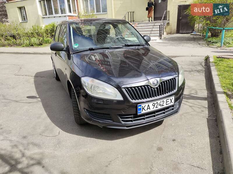 Хэтчбек Skoda Fabia 2014 в 