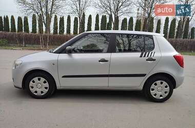 Хэтчбек Skoda Fabia 2010 в 