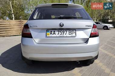 Хетчбек Skoda Fabia 2015 в 