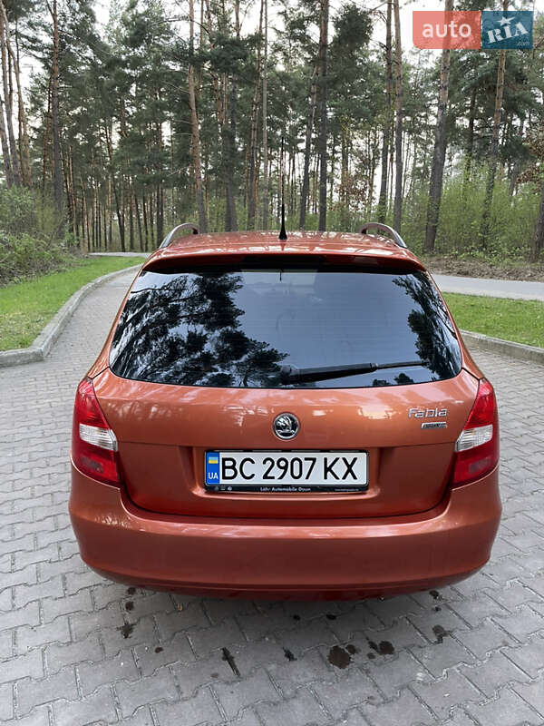 Універсал Skoda Fabia 2009 в Новояворівську