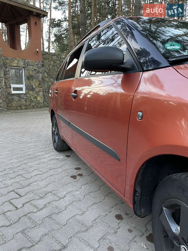 Універсал Skoda Fabia 2009 в Новояворівську