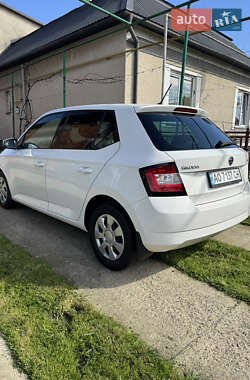 Хэтчбек Skoda Fabia 2015 в 