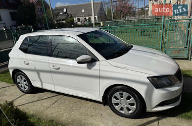 Хэтчбек Skoda Fabia 2015 в 