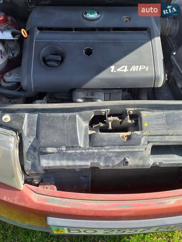 Седан Skoda Fabia 2002 в Тернополе