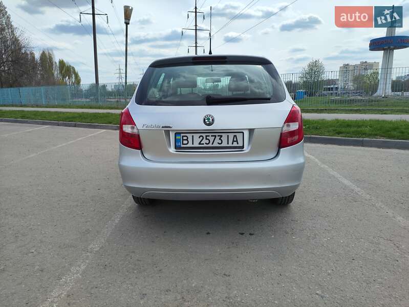 Універсал Skoda Fabia 2011 в Полтаві