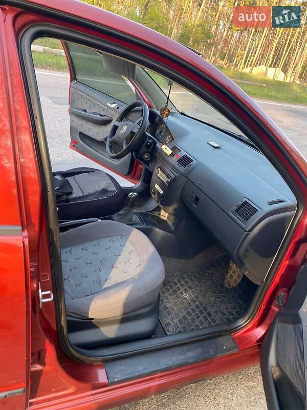 Хэтчбек Skoda Fabia 2003 в Чернигове