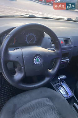 Хетчбек Skoda Fabia 2006 в 