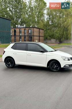Хэтчбек Skoda Fabia 2015 в 