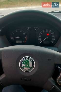Седан Skoda Fabia 2002 в 