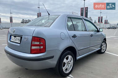 Седан Skoda Fabia 2002 в 