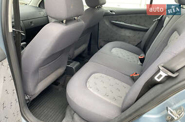 Седан Skoda Fabia 2002 в 