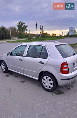 Хэтчбек Skoda Fabia 2002 в 