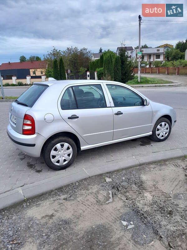 Хэтчбек Skoda Fabia 2002 в 