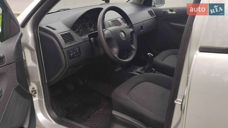Хетчбек Skoda Fabia 2006 в Дрогобичі