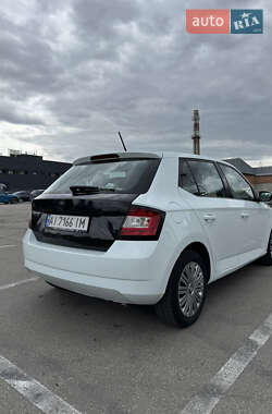 Хетчбек Skoda Fabia 2015 в 
