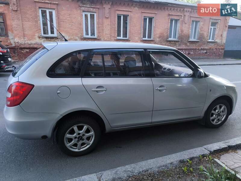 Универсал Skoda Fabia 2009 в Чернигове