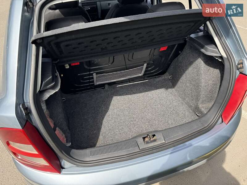 Хэтчбек Skoda Fabia 2002 в Киеве