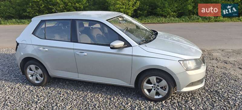 Хэтчбек Skoda Fabia 2015 в Киеве