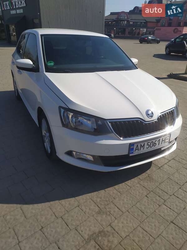 Хэтчбек Skoda Fabia 2016 в Дрогобыче