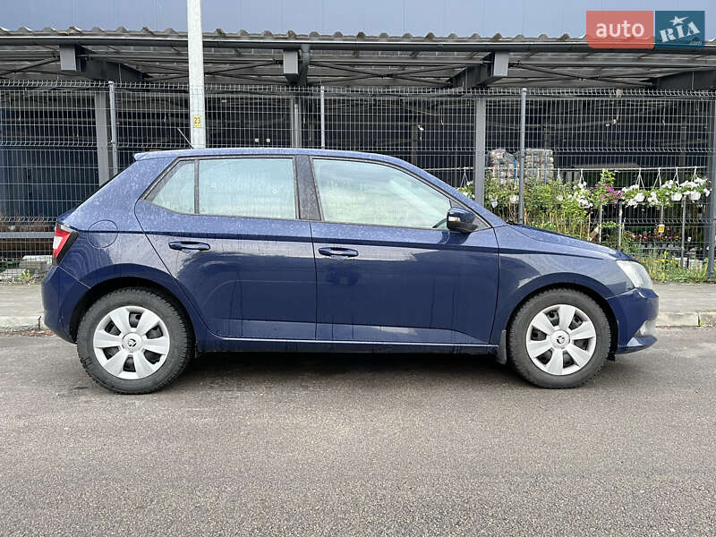 Хэтчбек Skoda Fabia 2015 в 