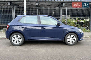 Хэтчбек Skoda Fabia 2015 в 
