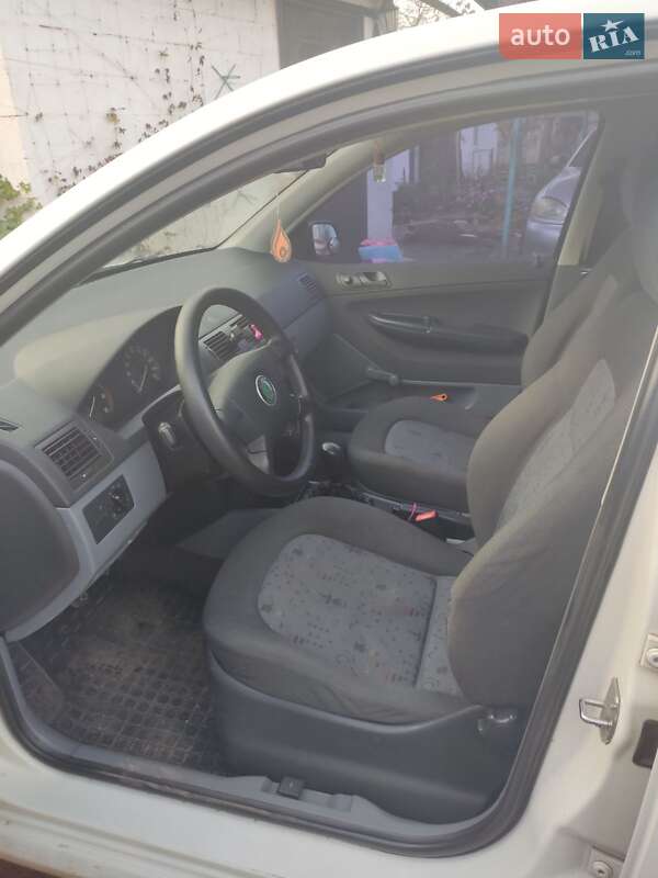 Универсал Skoda Fabia 2003 в Кривом Роге