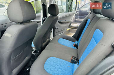 Седан Skoda Fabia 2003 в 