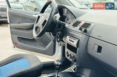 Седан Skoda Fabia 2003 в 