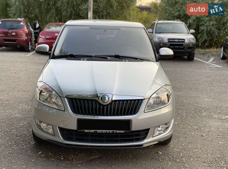 Хэтчбек Skoda Fabia 2012 в 