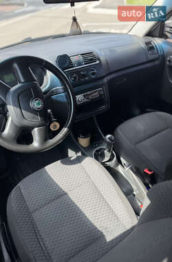 Хэтчбек Skoda Fabia 2011 в 