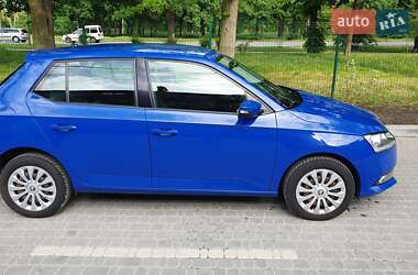 Хэтчбек Skoda Fabia 2019 в 