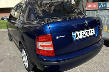 Седан Skoda Fabia 2006 в 