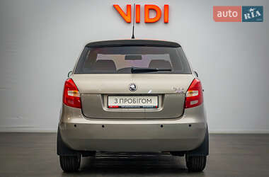 Хэтчбек Skoda Fabia 2008 в 