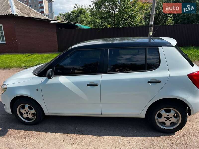 Хэтчбек Skoda Fabia 2012 в Чернигове