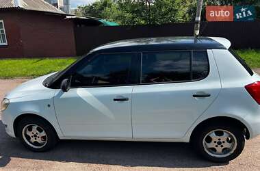 Хэтчбек Skoda Fabia 2012 в 