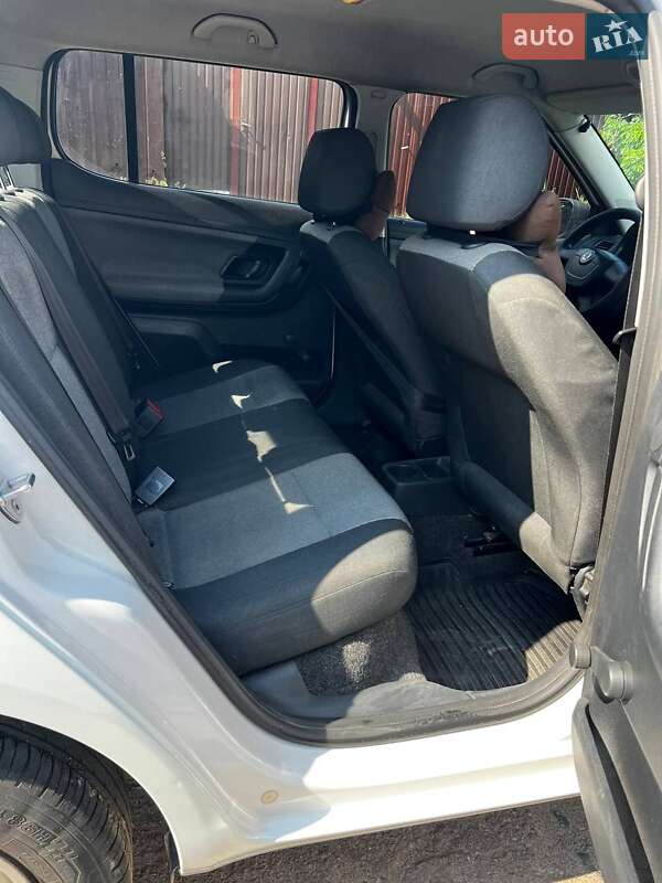 Хэтчбек Skoda Fabia 2012 в Чернигове