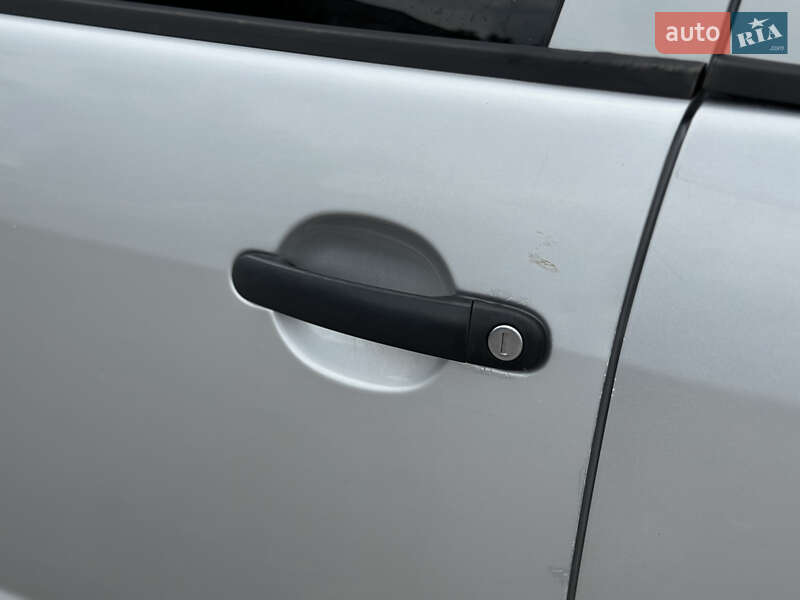 Хетчбек Skoda Fabia 2002 в Шептицькому