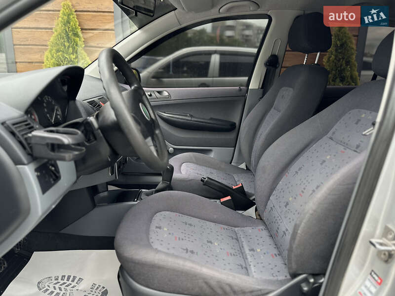 Хетчбек Skoda Fabia 2002 в Шептицькому