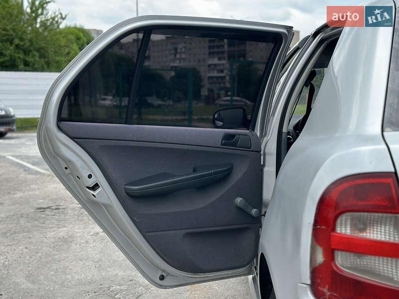 Хетчбек Skoda Fabia 2002 в Шептицькому