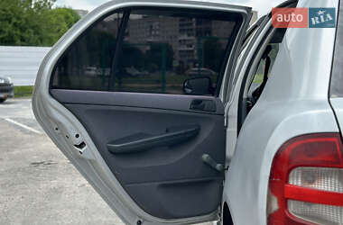 Хэтчбек Skoda Fabia 2002 в 