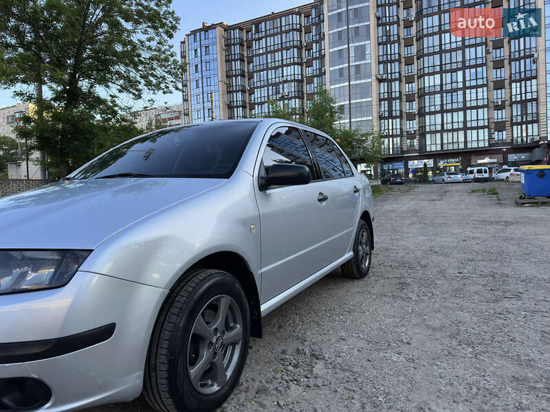 Седан Skoda Fabia 2007 в Чернівцях