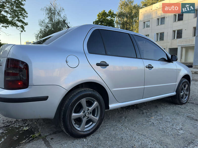 Седан Skoda Fabia 2007 в Чернівцях