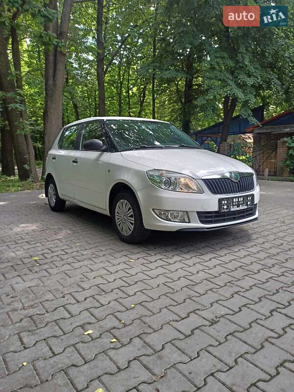 Хетчбек Skoda Fabia 2011 в 