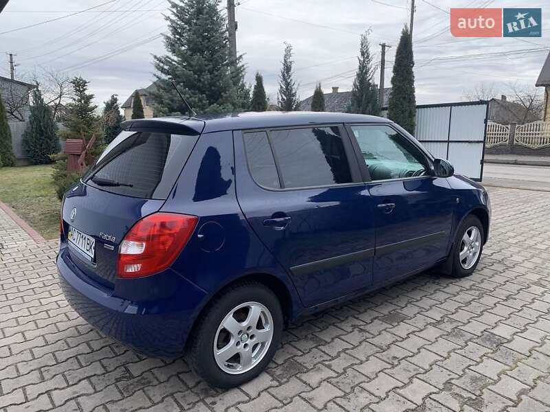 Хэтчбек Skoda Fabia 2011 в Ковеле